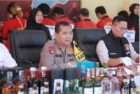 Kapolda NTB, Irjen Pol R Umar Faruq saat konferensi pers, di Mapolda NTB, pada Selasa (19/3/2024).