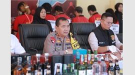 Kapolda NTB, Irjen Pol R Umar Faruq saat konferensi pers, di Mapolda NTB, pada Selasa (19/3/2024).