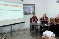 Suasana konferensi pers terkait temuan penggelembungan suara yang disampaikan oleh MPW PP Jatim, di Kantor MPW PP Jatim, Sabtu (17/2/2024).