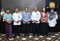 Pj Bupati Lotim, HM Juaini Taofik (batik biru tiga dari kiri) saat menerima Wantimpres.