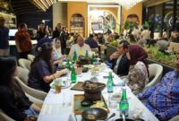 Suasana acara berbuka puasa bersama antara Ketua DPD RI, AA LaNyalla Mahmud Mattalitti dan jajaran bersama Senator baru yang terpilih pada Pemilu 2024, Restoran Parle, Senayan, Jakarta, pada Jumat (22/3/2024).