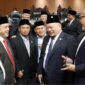 Ketua DPD RI AA LaNyalla Mahmud Mattalitti ngobrol usai sidang paripurna DPD RI.