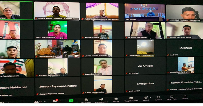 Terlihat para peserta yang berasal dari PWI Provinsi Papua Tengah dan PWI Provinsi Riau yang bakal mengikuti UKW fasilitas PWI Pusat, begitu antusias mengikuti pelatihan jurnalistik atau pra-UKW yang digelar melalui zoom meeting, pada Senin (15/4/2024).