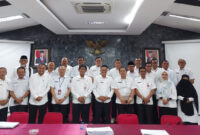 Pj Bupati Lotim, HM Juaini Taofik (depan tengah) saat fose bersama dengan tim evaluator Itjen Kemendagri.