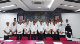 Pj Bupati Lotim, HM Juaini Taofik (depan tengah) saat fose bersama dengan tim evaluator Itjen Kemendagri.