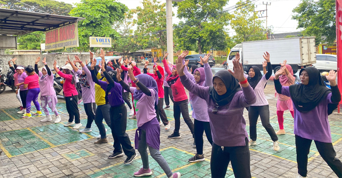 Astra Motor Ampenan saat menggelar kegiatan Zumba setiap hari Jumat pukul 16.00 Wita.