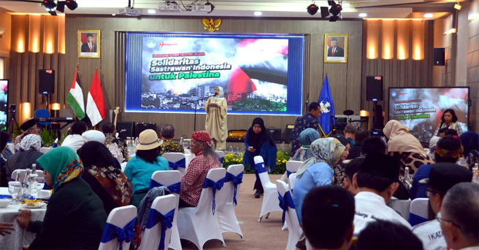 Suasana kegiatan Parade Puisi Untuk Gaza yang berlangsung di Aula Sasadu, Gedung M Tabrani, Badan Bahasa, pada Sabtu (27/7/2024).