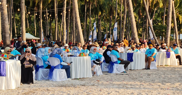 Suasana kegiatan Sail to Indonesia 2024 di Pantai Gelora Sumbawa.