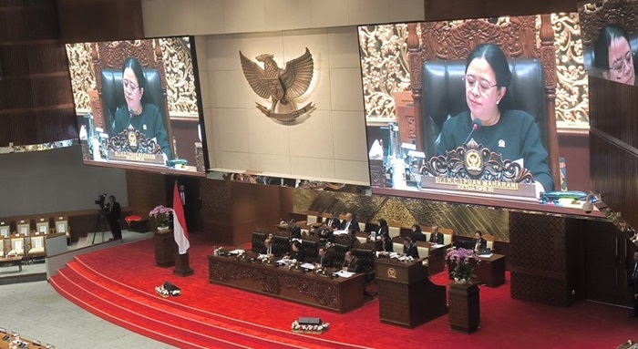 RAPAT PARIPURNA: Ketua DPR RI, Puan Maharani saat memimpin Rapat Paripurna ke-V Masa Parsidangan I Tahun Sidang 2024–2025 DPR RI, di ruang rapat paripurna Gedung Nusantara II, Kompleks Parlemen Senayan, Jakarta, Selasa (22/10/2024).