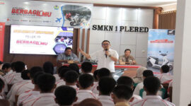 Terlihat para siswa SMK secara antusias mengikuti program Astra Honda Berbagi Ilmu (AHBI) dengan materi utama teknologi sepeda motor listrik.