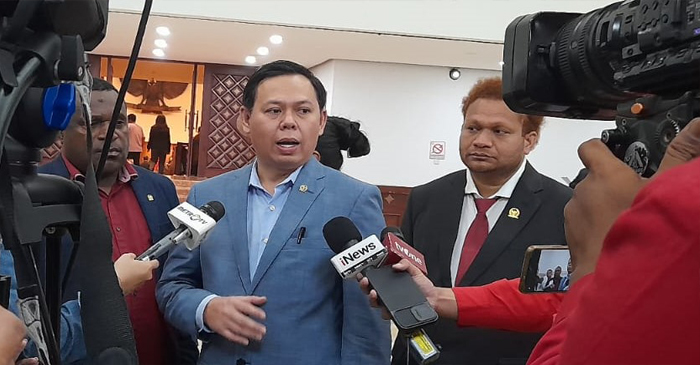 Ketua DPD RI, Sultan B Najamudin saat memberikan keterangan pers kepada awak media di Gedung Nusantara V, Komplek Parlemen Senayan, Jakarta, Senin (28/10/2024).