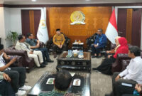 Wakil Ketua DPD RI, Tamsil Linrung saat menerima audiensi Ketua Umum PB Serikat Tani Islam Indonesia (STII), Fathurrahman Mahfudz bersama rombongan, di Ruang Rapat Delegasi Lantai 8 Gedung Nusantara II Kompleks Parlemen Senayan, Jakarta, Selasa (29/10/2024).