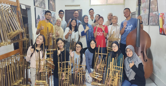 Tim Muhibah Angklung.