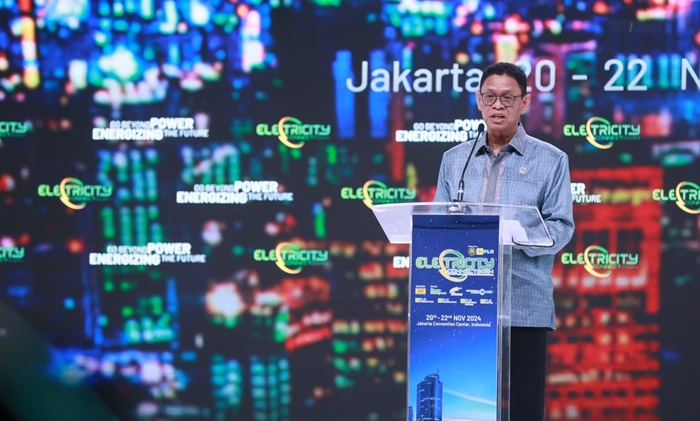 Direktur Utama PLN, Darmawan Prasodjo saat memberikan sambutan pada acara ajang Electricity Connect 2024, di Jakarta Convention Center pada Rabu (20/11/2024).