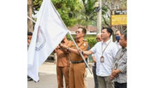 Suasana pelepasan pendistribusian perdana logistik Pilkada serentak 2024, Senin (25/11/2024).