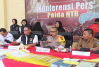 Polda NTB saat menggelar konferensi pers di Command Center Polda NTB, Senin (11/11/2024).