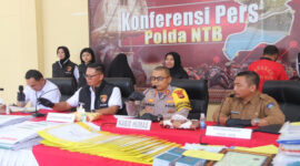 Polda NTB saat menggelar konferensi pers di Command Center Polda NTB, Senin (11/11/2024).