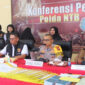 Polda NTB saat menggelar konferensi pers di Command Center Polda NTB, Senin (11/11/2024).