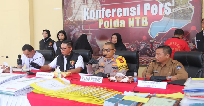 Polda NTB saat menggelar konferensi pers di Command Center Polda NTB, Senin (11/11/2024).