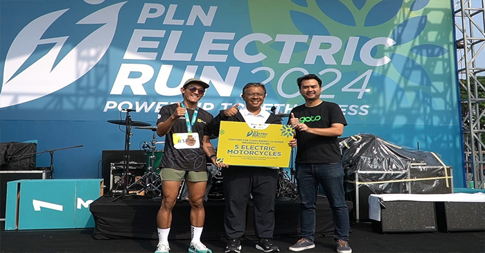 Ini pengemudi Ojol Prasejahtera yang memperoleh motor listrik di ajang PLN Electric Run 2024.