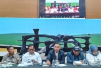 DISKUSI: Para narasumber pada acara Diskusi Serap Aspirasi Mata Rantai Industri Hasil Tembakau, di Ruang PPIP Gedung Nusantara I Kompleks Parlemen Senayan, Jakarta, Selasa (12/11/2024).