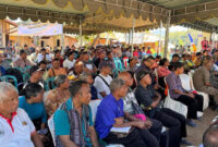 Suasana pertemuan antara pihak PLN dengan masyarakat lokal.  