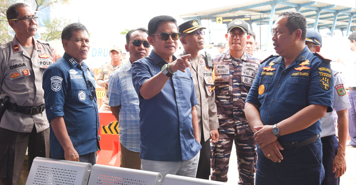 Pj Gubernur NTB, Hassanudin bersama rombongan saat meninjau high season atau musim ramainya kunjungan pariwisata di Gili Trawangan, Kabupaten Lombok Utara (KLU) menjelang tahun baru 2025, pada Sabtu (28/12/2024).