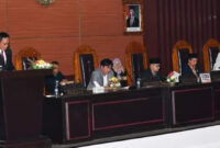 Pj Bupati Lotim, HM Juaini Taofik saat menyampaikan pidato terakhirnya pada Sidang Paripurna V Masa Sidang I, Jumat (29/11/2024).