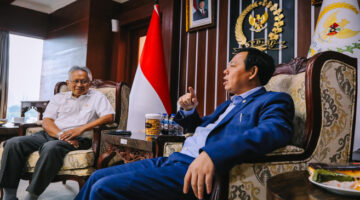 Ketua DPD RI, Sultan B Najamudin saat menerima kunjungan Mendiktisaintek RI, Satryo Soemantri Brodjonegoro, di ruang kerja Ketua DPD RI, Gedung Nusantara III, Komplek Parlemen Senayan, Jakarta, Selasa (3/12/2024).