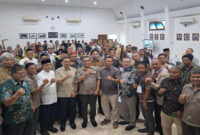 Wakil Ketua DPD RI, Tamsil Linrung (empat dari kiri depan) pose bersama di sela-sela menghadiri acara Muktamar ke-6 Serikat Tani Islam Indonesia (STII), di Aula Gedung PT Riset Perkebunan Nusantara Bogor, Jawa Barat, Sabtu (7/12/2024).