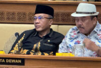 Anggota Komisi II DPR RI dari Fraksi Partai NasDem, H Fauzan Khalid (kiri) saat menghadiri RDP Bersama Wamendagri, Ribka Haluk, KPU, Bawaslu dan DKPP, di Gedung Nusantara Komplek Parlemen Senayan, Jakarta, Rabu (4/12/2024).