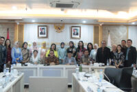 Pose bersama usai Raker Komite IV DPD RI bersama Kemendag RI, di Ruang Rapat Mataram, Gedung B Lantai 2 DPD RI, Komplek Parlemen Senayan, Jakarta, Selasa (10/12/2024).