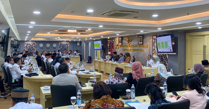 Suasana Raker antara Komite III DPD RI bersama Kemenag, di Gedung DPD RI, Komplek Parlemen Senayan, Jakarta, Senin (2/12/2024).