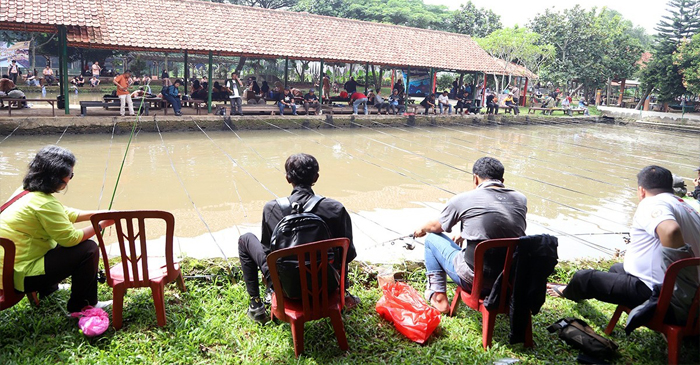 Suasana kegiatan Jurnalis Mancing Parlemen (Jumpa) yang diselenggarakan oleh Koordinatoriat Wartawan Parlemen (KWP) di Pemancingan Cinangka Indah, Sawangan Baru, Depok, Provinsi Jawa Barat (Jabar), pada Sabtu (21/12/2024).