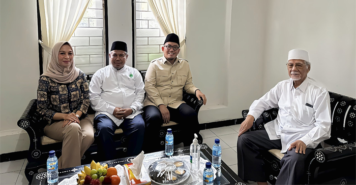 Anggota DPD RI asal Provinsi NTB, Mirah Midadan Fahmid saat melakukan pertemuan dengan Wakil Kepala BP Haji RI, Dahnil Anzar Simanjuntak untuk membahas masalah kantor MUI NTB.