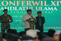 Pj Gubernur NTB, Hassanudin saat memberikan sambutan pada acara Konferwil XIV NU NTB yang diadakan di Ponpes Qomarul Huda Bagu, Kecamatan Pringgarata, Kabupaten Lombok Tengah, Sabtu (18/1/2025).