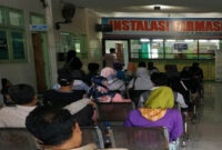 Suasana pelayanan di loket apotek RSUD dr R Soedjono Selong.