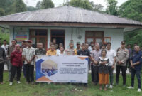 Suasana pose bersama usai kegiatan Sosialisasi Inventarisasi dan Identifikasi Pelaksanaan Pengadaan Tanah PLTP Ulumbu 5-6 Poco Leok yang digelar Sabtu (16/11/2024).