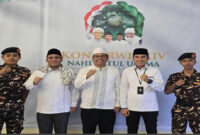 Prof Masnun Tahir selaku Ketua Tanfizdiyah PWNU NTB masa bakti 2025-2030 (dua dari kiri) didampingi Sekertaris Panitia Konferwil HL Daud Nurjadi saat pose bersama usai Konferwil ke-XIV NU NTB.