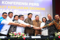 Suasana pose bersama usai agenda konferensi pers bertajuk ‘’Paket Kebijakan Ekonomi untuk Kesejahteraan’’ di Kantor Kemenko Perekonomian, Jakarta Pusat, Senin (16/12/2024),