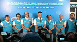 Dirut PLN, Darmawan Prasodjo saat memberikan keterangan pers di sela-sela acara teleconference kesiapan kelistrikan nasional menjelang pergantian tahun bersama seluruh unit PLN se-Indonesia, subholding, dan anak perusahaan yang dipusatkan di PLN UID Jakarta Raya, Selasa (31/12/2024).