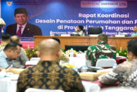 Wamen PKP RI, Fahri Hamzah saat memberikan sambutan di sela-sela kegiatan Rakor bersama Pemprov NTB guna membahas program gotong royong membangun rumah MBR, di Gedung Graha Bhakti Praja Kantor Gubernur NTB, Jumat (17/1/2025).