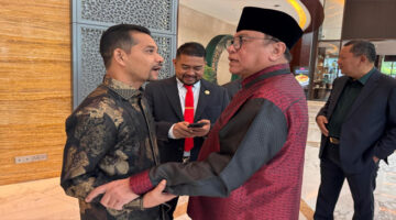 Anggota DPD RI dan DPR RI asal Aceh saat berada di Malaysia untuk membesuk dua warga Aceh yang menjadi korban penembakan di Malaysia.