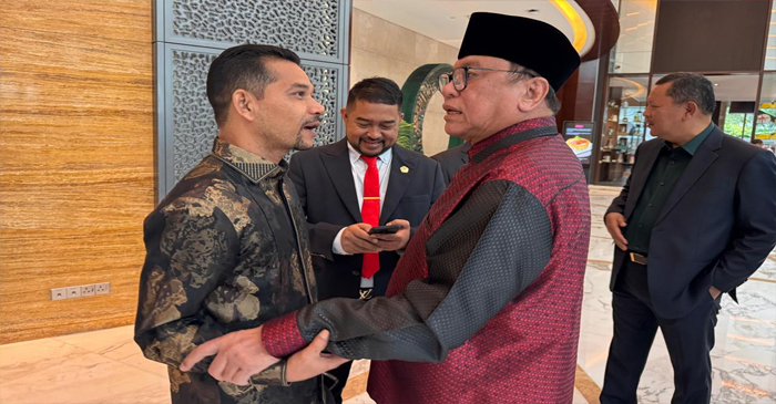 Anggota DPD RI dan DPR RI asal Aceh saat berada di Malaysia untuk membesuk dua warga Aceh yang menjadi korban penembakan di Malaysia.