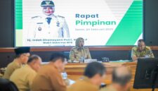 Wagub NTB, Hj Indah Dhamayanti Putri saat  memimpin Rapim perdana Pemprov NTB, di Ruang Rapat Tambora, Kantor Gubernur NTB, Senin (24/2/2025).