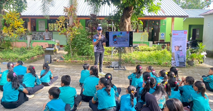 Para siswa-siswi SDN 1 Jembatan Kembar saat mendapatkan edukasi safety riding dari pihak Astra Motor NTB bekerjasama dengan Satlantas Polres Lobar.