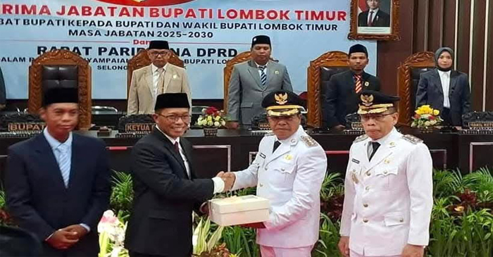 Momen Sertijab Bupati Lotim, H Khairul Warisin dengan Pj Bupati Lotim, HM Juaini Taofik.