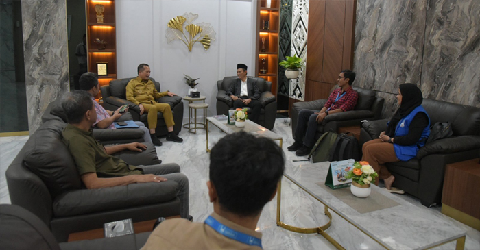 Gubernur NTB, Lalu Muhamad Iqbal saat menerima rombongan Yayasan Islamic Relief, di Ruang Kerja Gubernur NTB, Rabu (18/3/2025).