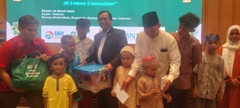 Suasana pemberian santunan kepada anak yatim piatu oleh KWP, di Ruang Abdul Muis, Kompleks Parlemen Senayan, Jakarta, pada Kamis (20/3/2025).