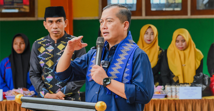 Gubernur NTB, Lalu Muhamad Iqbal saat mengunjungi SMKN 1 Wera, Kabupaten Bima, dalam rangkaian kegiatan Safari Ramadhan 1446 Hijriah, Sabtu (22/3/2025).